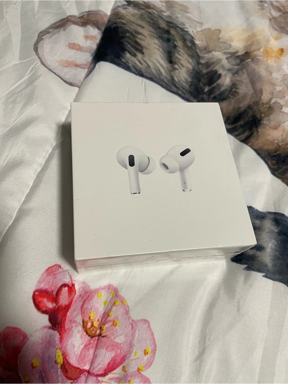 Apple AirPods Pro with Wireless Charging Case - White